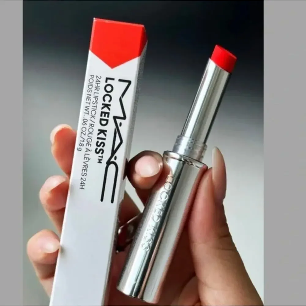MAC Locked Kiss 24HR Lipstick in‎ Renegade NIB